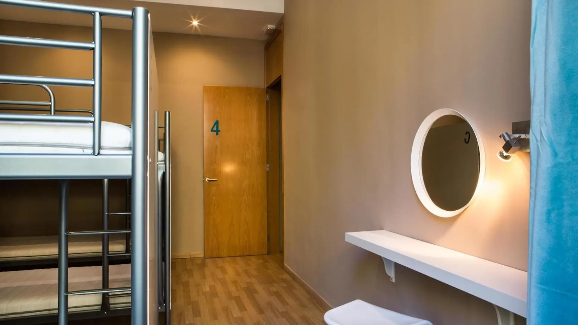 Born Barcelona Hostel 0*,