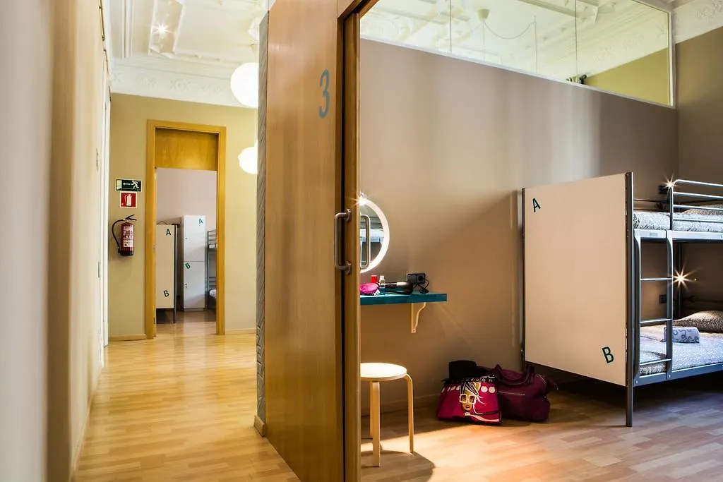 Born Barcelona Hostel